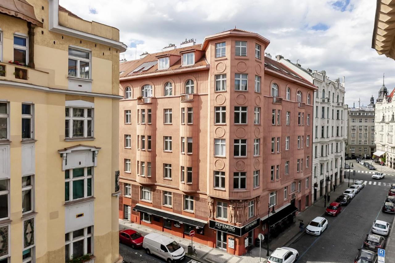 Cubistic Eliska / Jewish Quarter / Old Town Praga